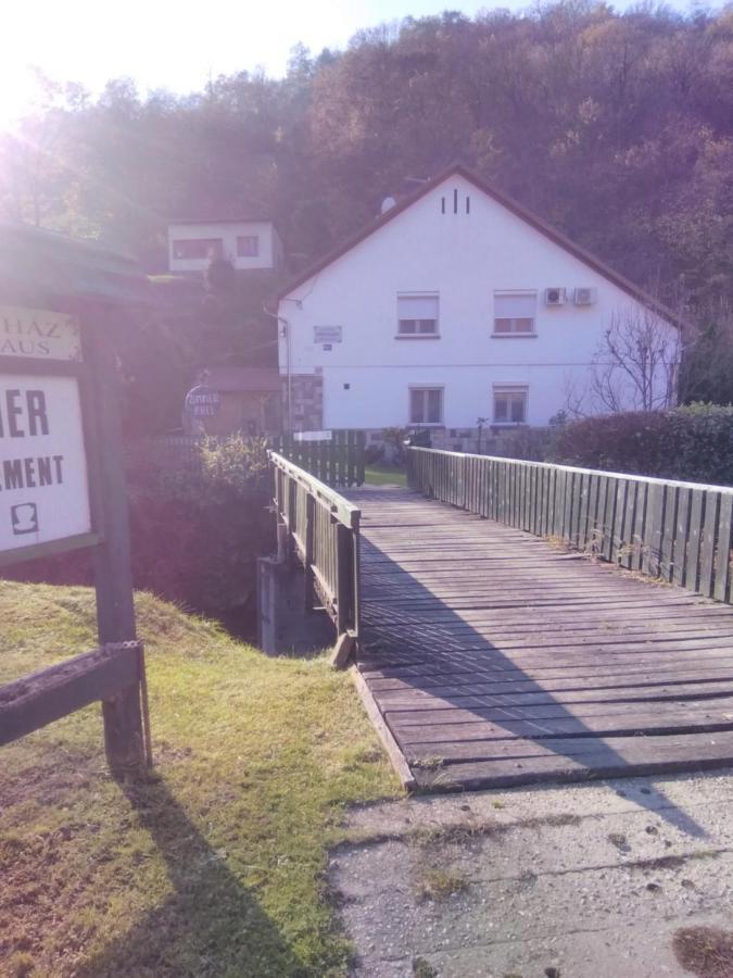 Pereszlényi Vendégház Visegrád Esterno foto